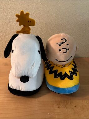 NWT Peanuts Snoopy Charlie Brown 3D Slippers Size L